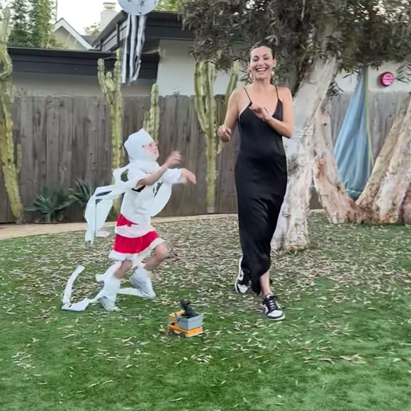 Meet your POSH Ladayyyyy - Picture 16 of 16